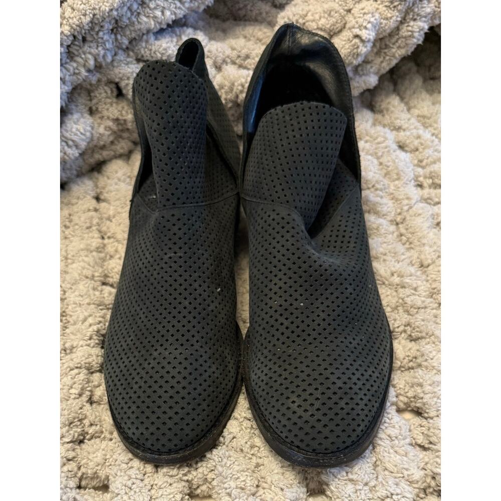 Eileen Fisher leaf ankle bootie tulip split perforated leather black/gray Size 9
